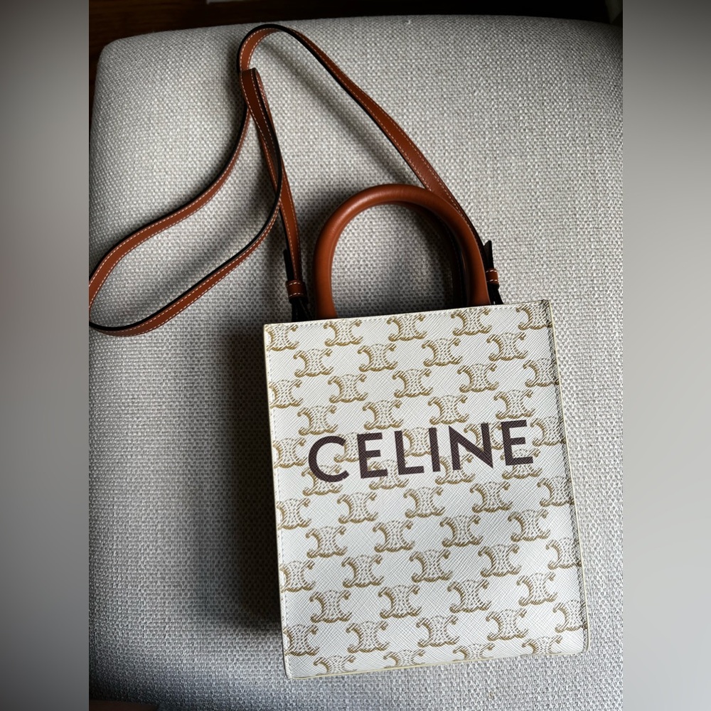 Excellent condition worn only once! Dust bag, box and original papers.